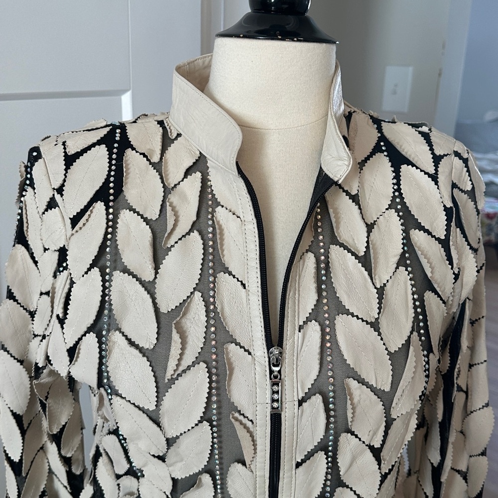 Elegant Leaf Pattern Bomber Jacket - image 5